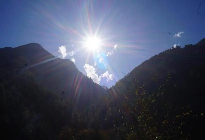エコノミールーム, Apple Garden Katagla Kasol