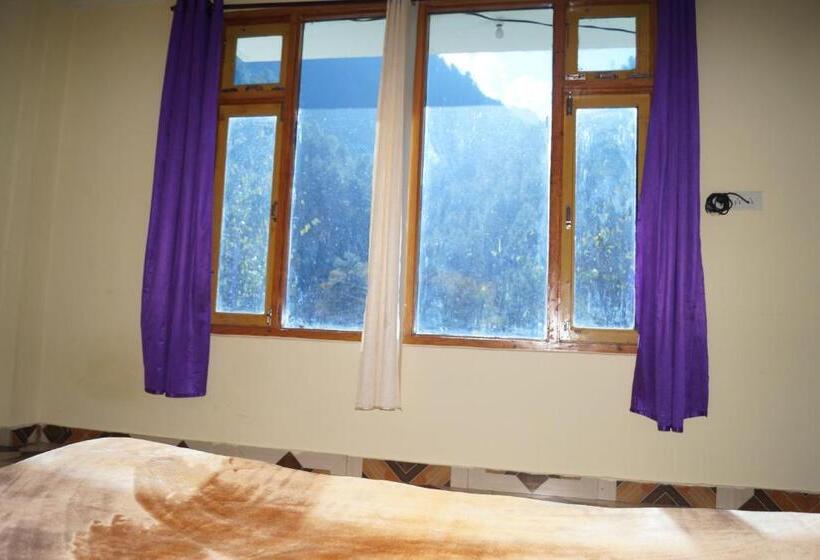 اتاق اکونومی, Apple Garden Katagla Kasol