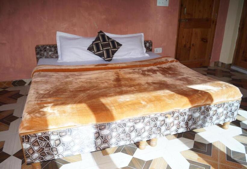 اتاق اکونومی, Apple Garden Katagla Kasol