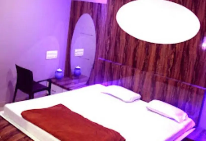 Deluxe-huone, Bhaktavatsal Tuljapur