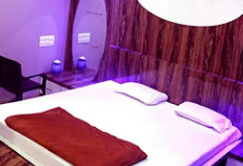 Deluxe-huone, Bhaktavatsal Tuljapur