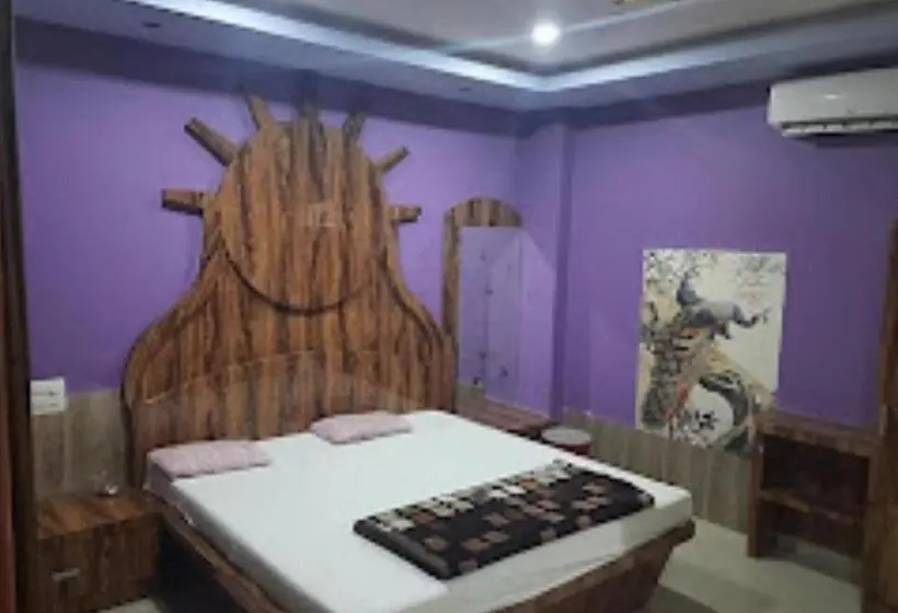 Deluxe-huone, Bhaktavatsal Tuljapur