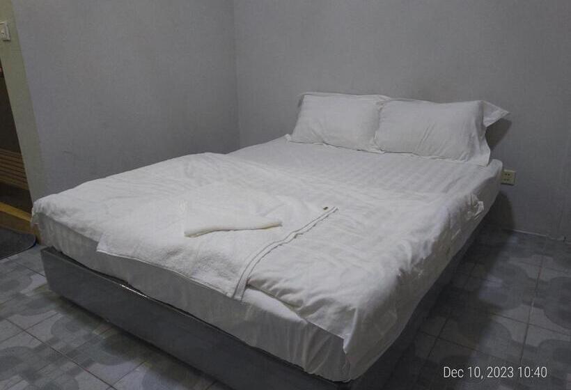 חדר משפחתי, Rhythm Bollywood Guesthouse