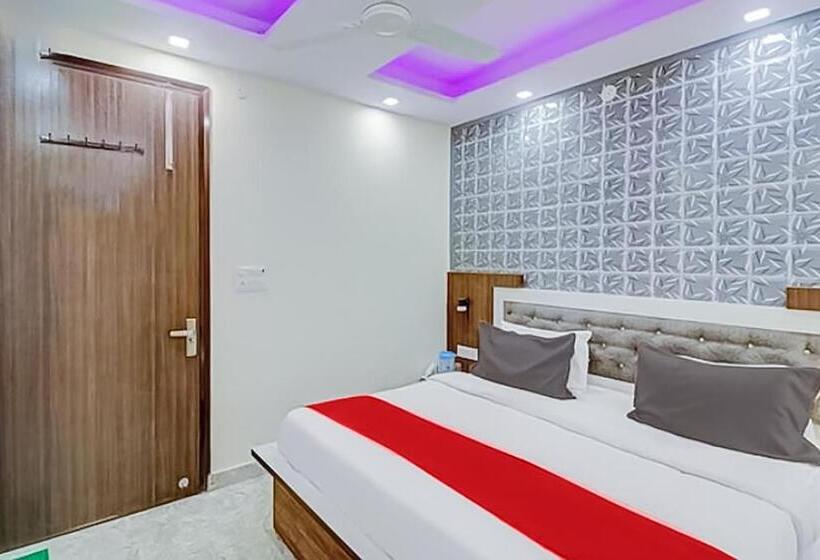 Deluxe Room, Roomshala 176 Hotel Green Palace