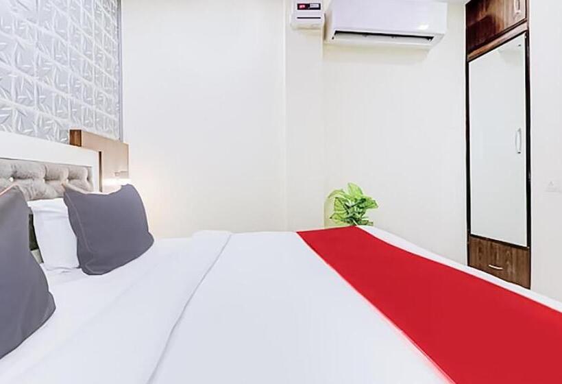 Deluxe Room, Roomshala 176 Hotel Green Palace