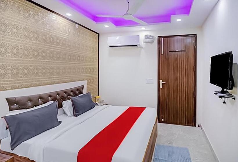 Deluxe Room, Roomshala 176 Hotel Green Palace