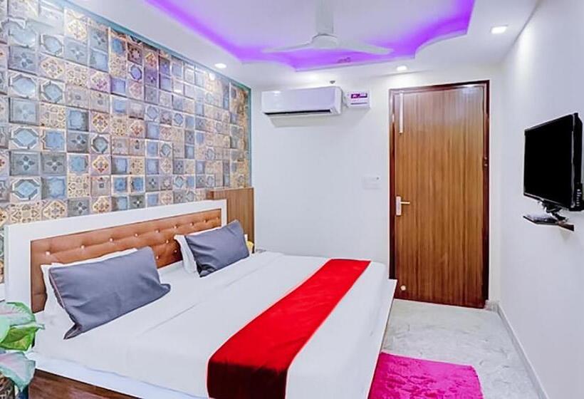 Deluxe Room, Roomshala 176 Hotel Green Palace