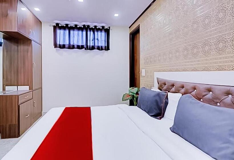 Deluxe Room, Roomshala 176 Hotel Green Palace