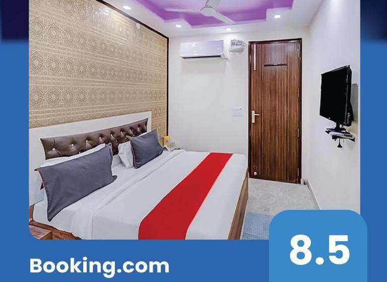 Deluxe Room, Roomshala 176 Hotel Green Palace