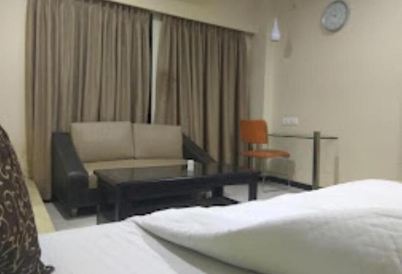 חדר משפחתי, New Regal Palace Jalgaon