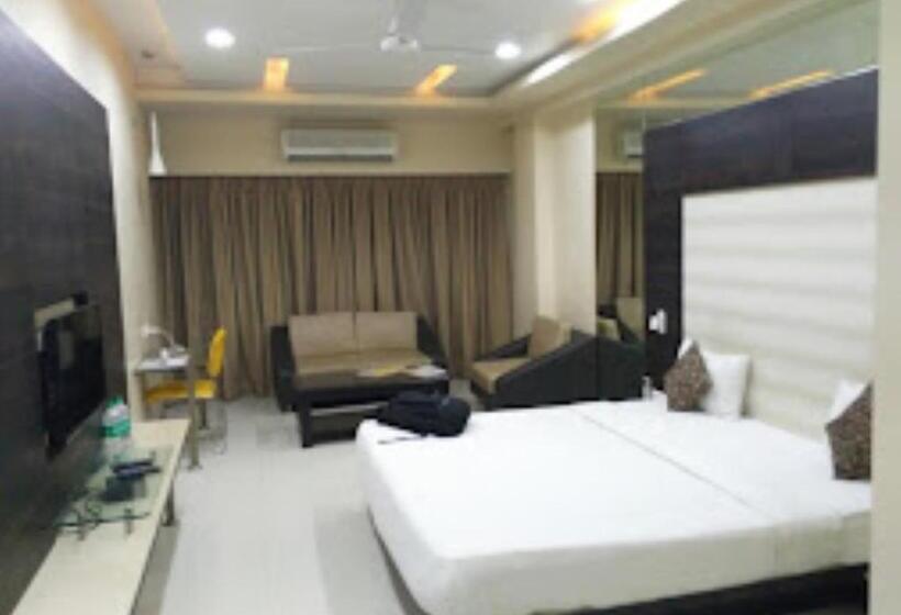 חדר משפחתי, New Regal Palace Jalgaon