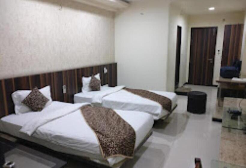 Номер Deluxe Кровать Кинг, New Regal Palace Jalgaon