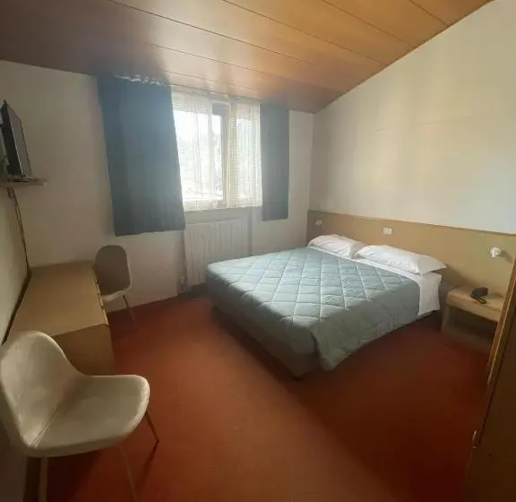 Habitació Estàndard, Tarvis