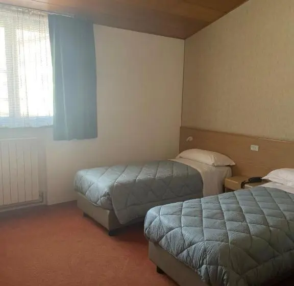 Habitació Estàndard, Tarvis