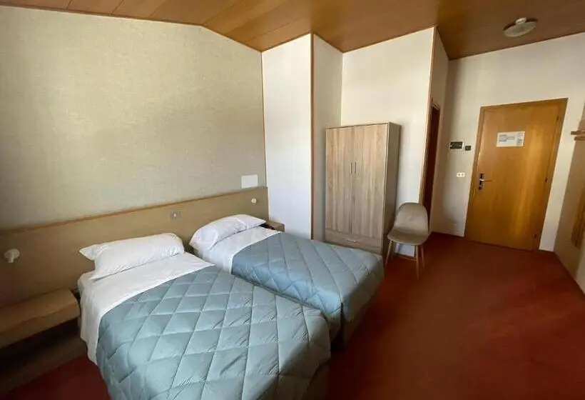 Habitació Estàndard, Tarvis
