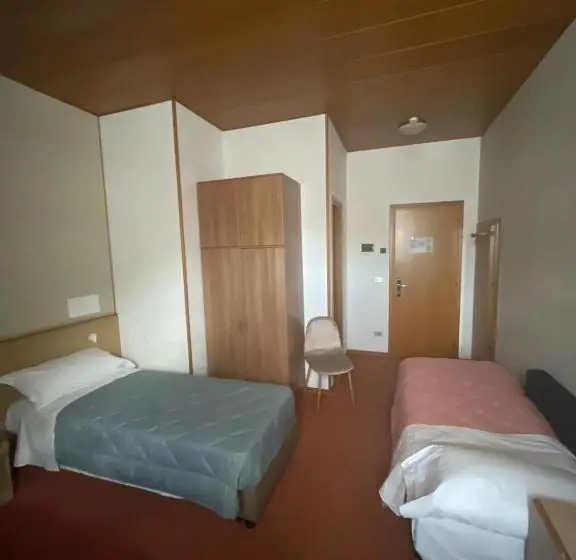 Habitació Triple Estàndard, Tarvis