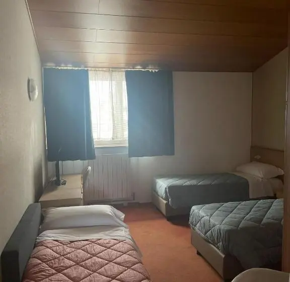 Habitació Triple Estàndard, Tarvis