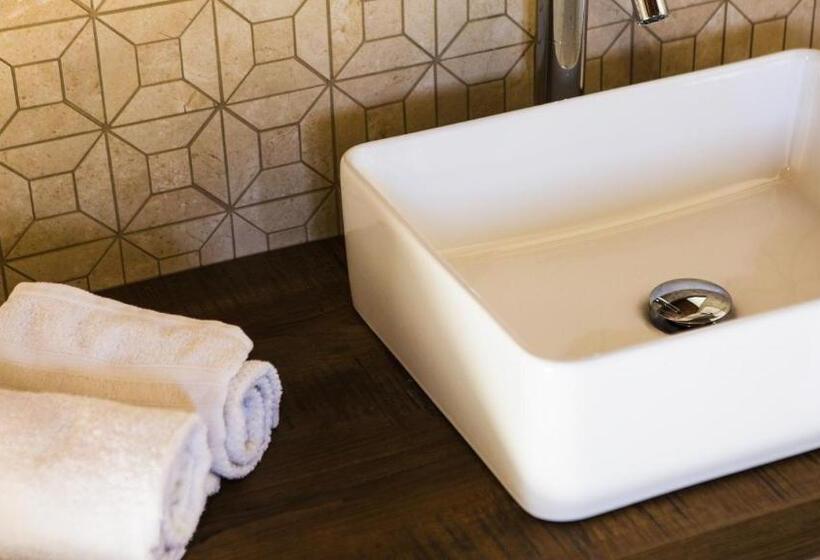 חדר דלוקס לארבעה, Tenute Donna Franca