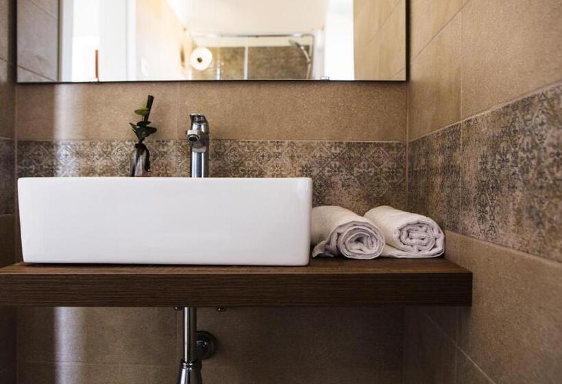 חדר סטנדרט לארבעה, Tenute Donna Franca