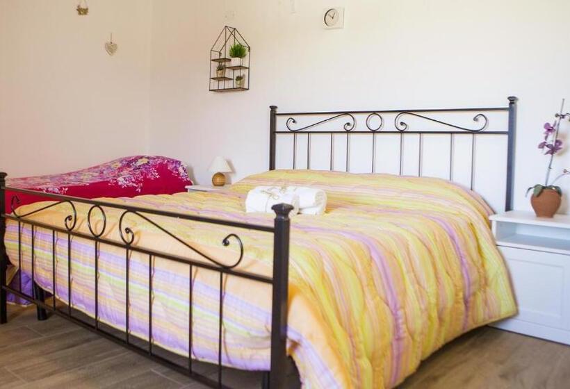 חדר סטנדרט לשלושה עם חדר אמבטיה משוף, Tenute Donna Franca