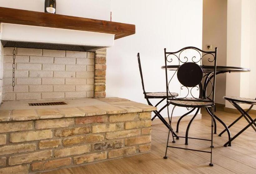 חדר סטנדרט לשלושה עם חדר אמבטיה משוף, Tenute Donna Franca