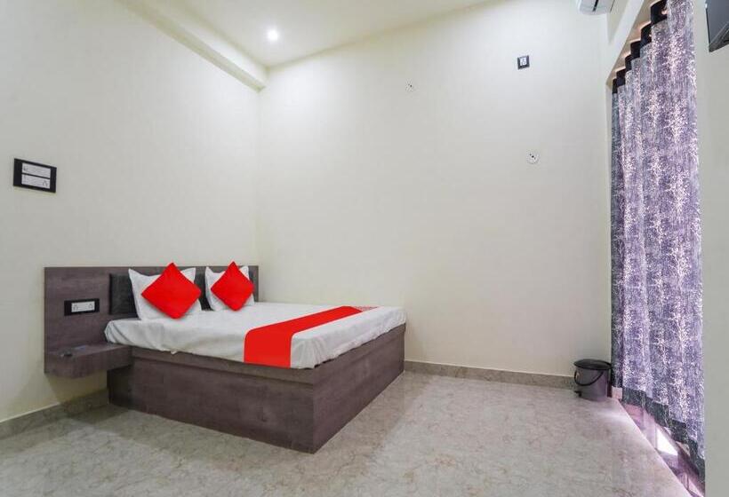 Трехместный Номер Классика, Oyo Hotel Diamond Plaza