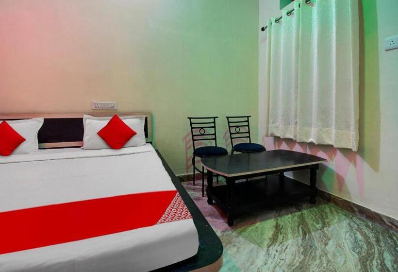 Quarto Triplo Clássico, Oyo Hotel Vishal