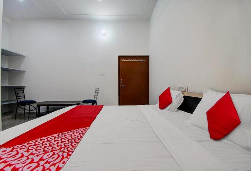 Quarto Triplo Clássico, Oyo Hotel Vishal