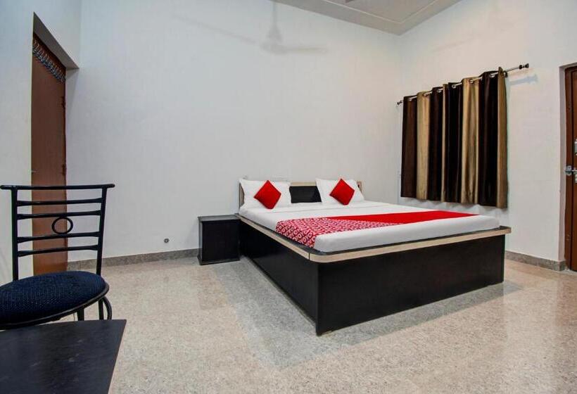 Quarto Triplo Clássico, Oyo Hotel Vishal