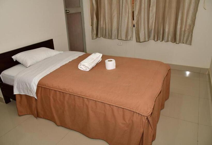 اتاق خانوادگی, Amazon Hosteleria