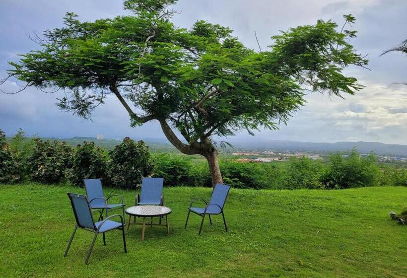 חדר סטנדרט עם טרסה, Guam Theo House