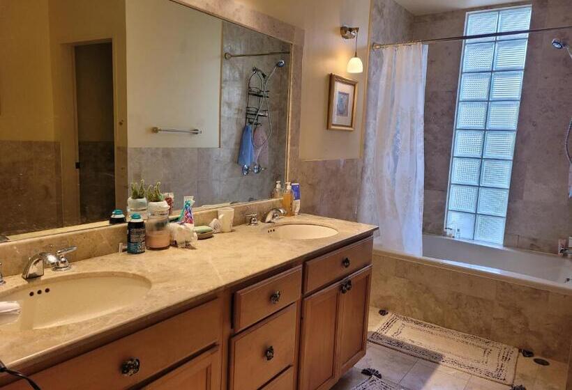 חדר סטנדרט עם טרסה, Guam Theo House