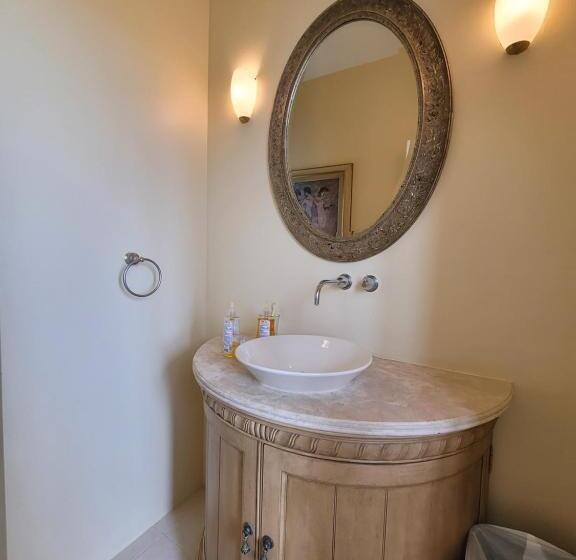 חדר סטנדרט עם טרסה, Guam Theo House