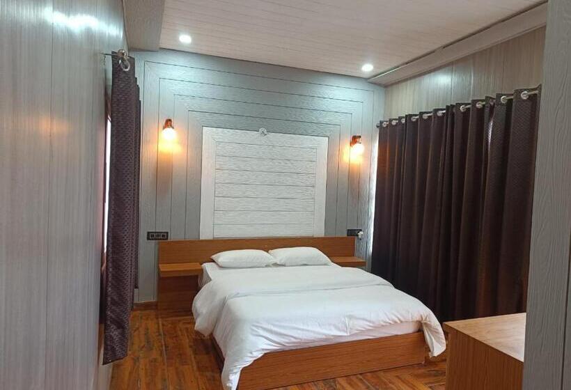 חדר דלוקס עם מרפסת, Aranyamhills