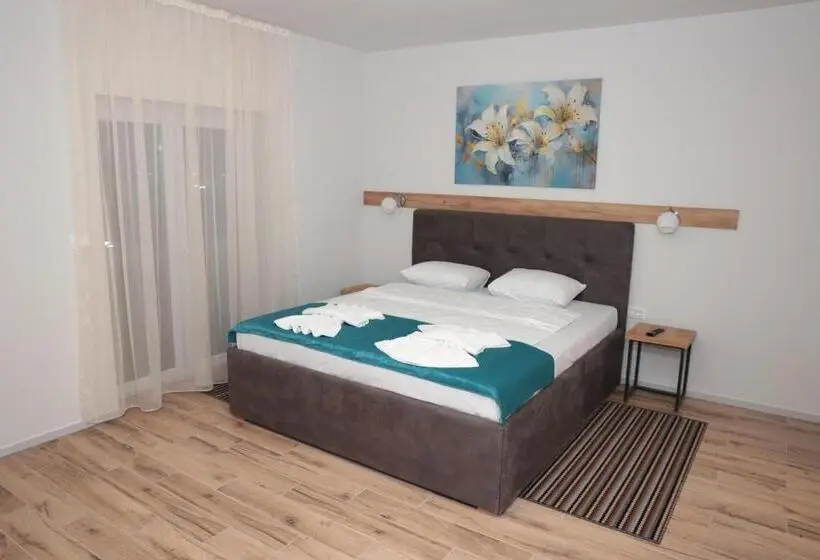 اتاق لوکس با بالکن, Swiss Apartmani