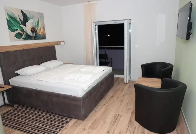 اتاق لوکس با بالکن, Swiss Apartmani