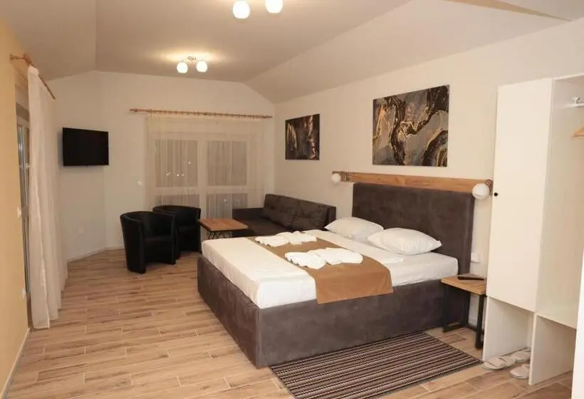 اتاق لوکس سه تخته, Swiss Apartmani