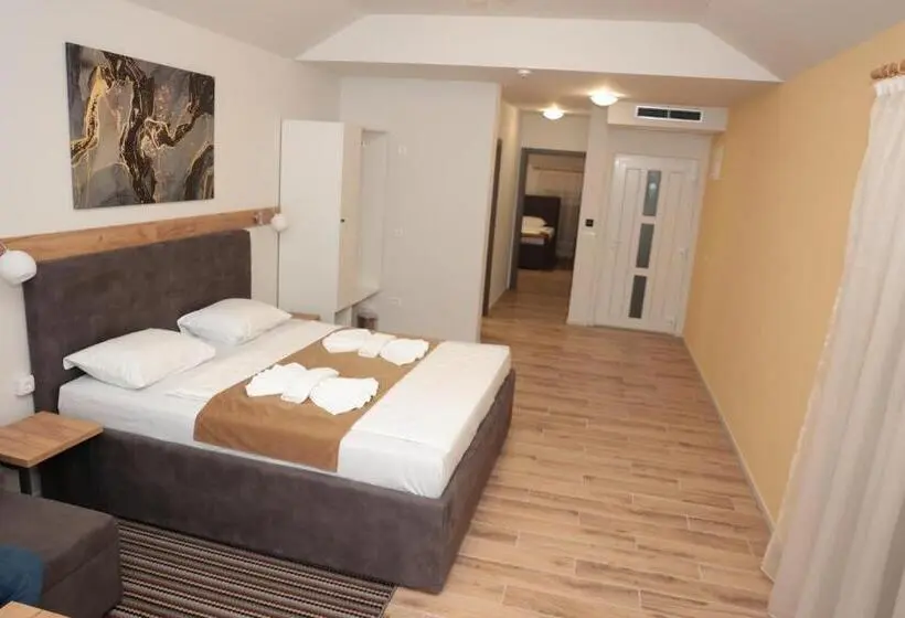 اتاق لوکس سه تخته, Swiss Apartmani