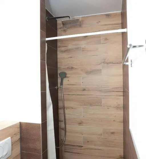 اتاق لوکس سه تخته, Swiss Apartmani