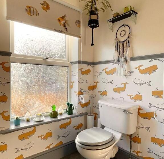 غرفة قياسية حمام مشترك, Double Room In Newhaven With Own Tv & Microwave  Plus Cereal And Toast Breakfast