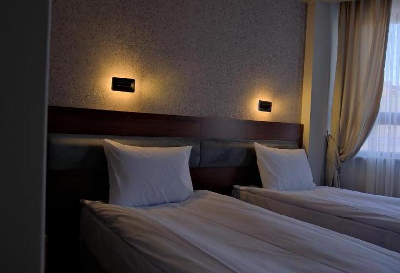 Camera Standard, Zerci̇ty Otel