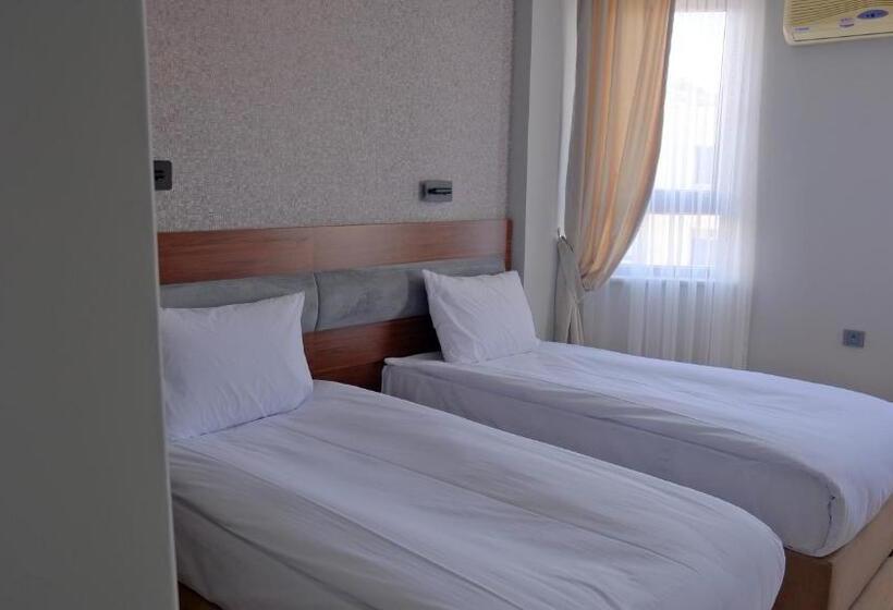 Camera Standard, Zerci̇ty Otel