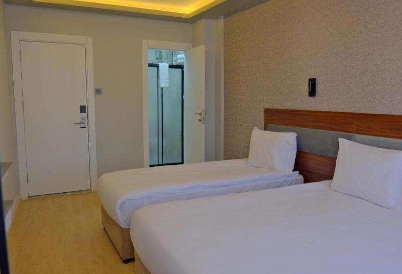 Camera Familiare, Zerci̇ty Otel