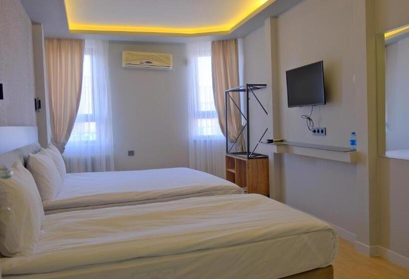 Camera Familiare, Zerci̇ty Otel