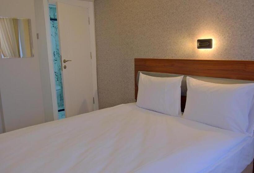 Camera Standard, Zerci̇ty Otel