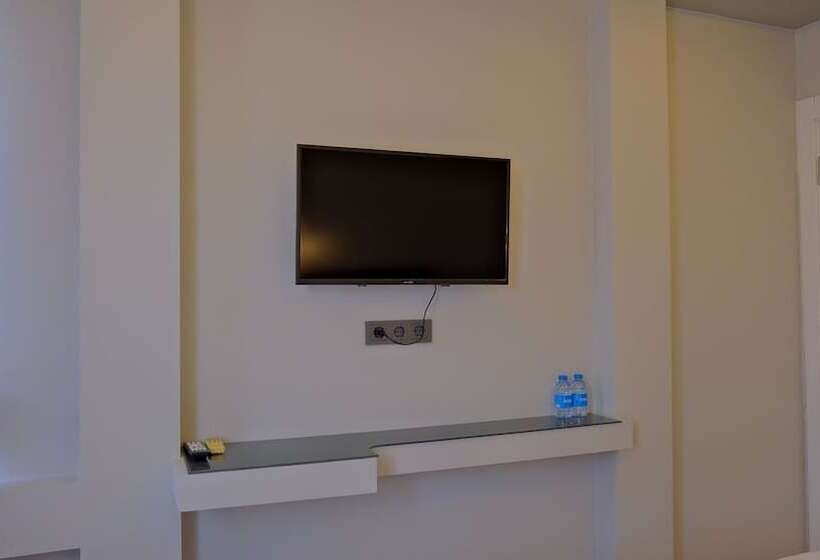 Camera Standard, Zerci̇ty Otel