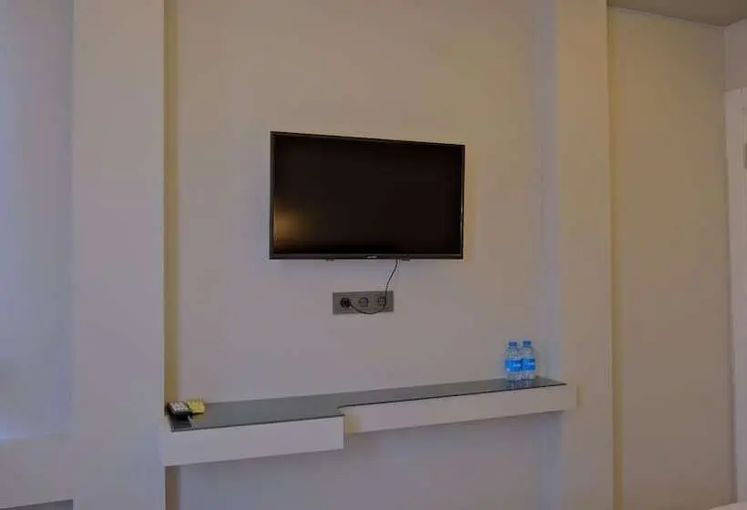 اتاق خانوادگی, Zerci̇ty Otel