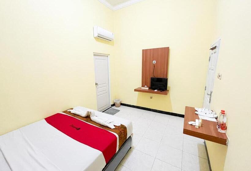 חדר סטנדרט, Reddoorz Near Makam Bung Karno Blitar