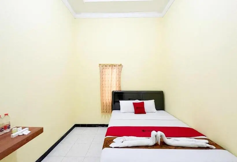 Superior-huone, Reddoorz Near Makam Bung Karno Blitar