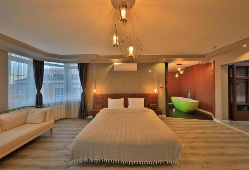 スイート, Treekos Suite